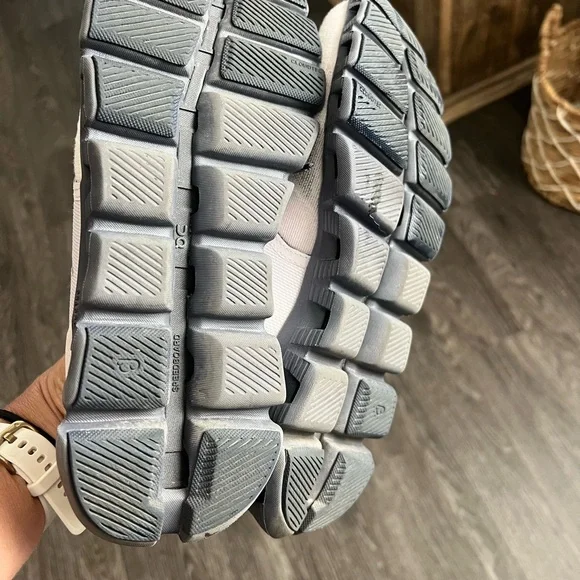 On Cloud - White and Navy Athletic Shoes Good Condition - Picture 3 of 5